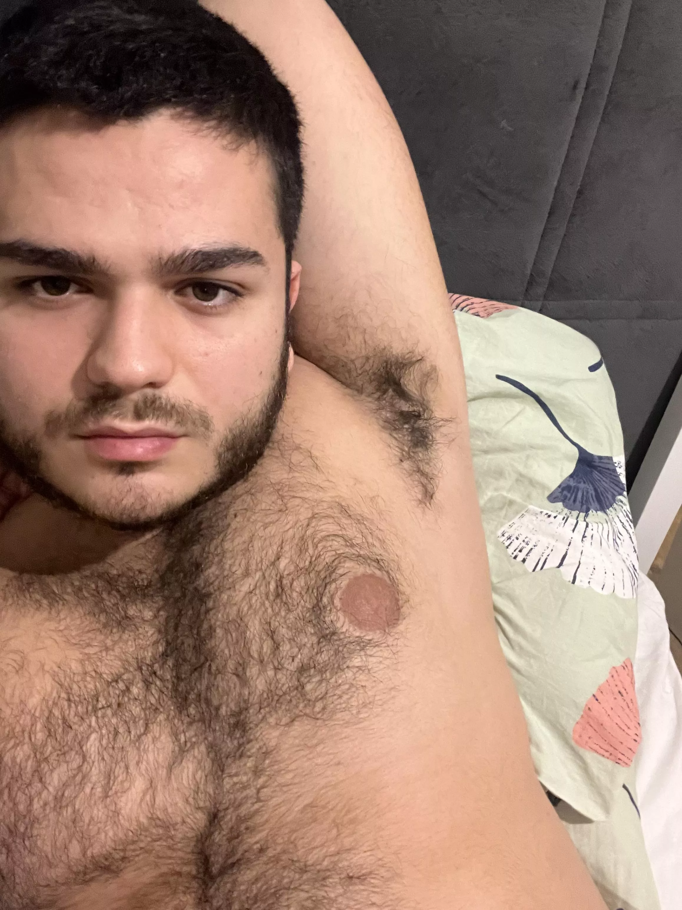 My hairy armpit need to be cleaned