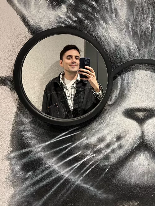 Solo on valentines day, it hurts to see all the couples lol