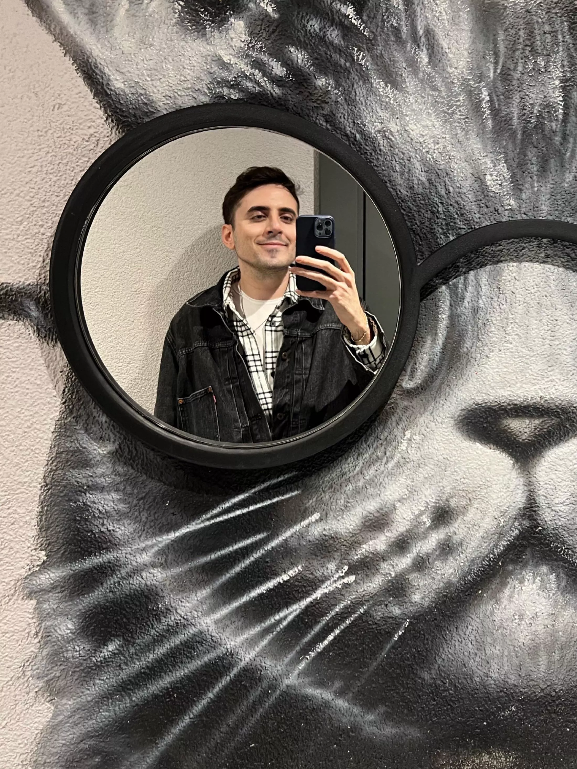 Solo on valentines day, it hurts to see all the couples lol