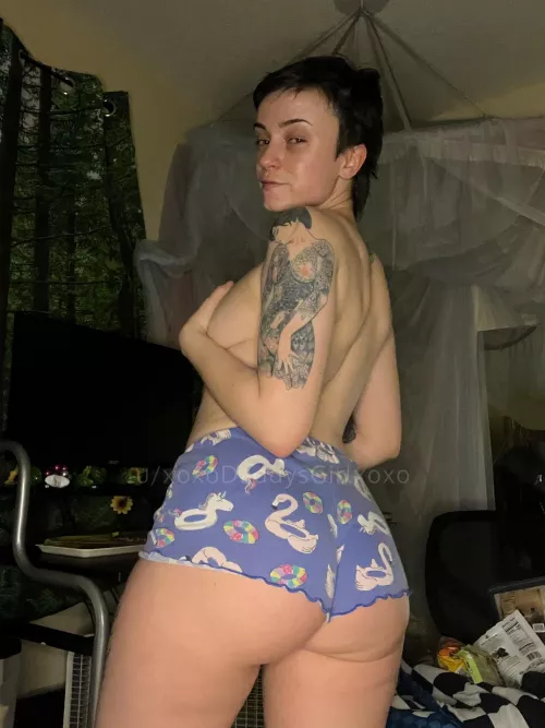 stay in today & eat snacks with me?? 🤫🤭