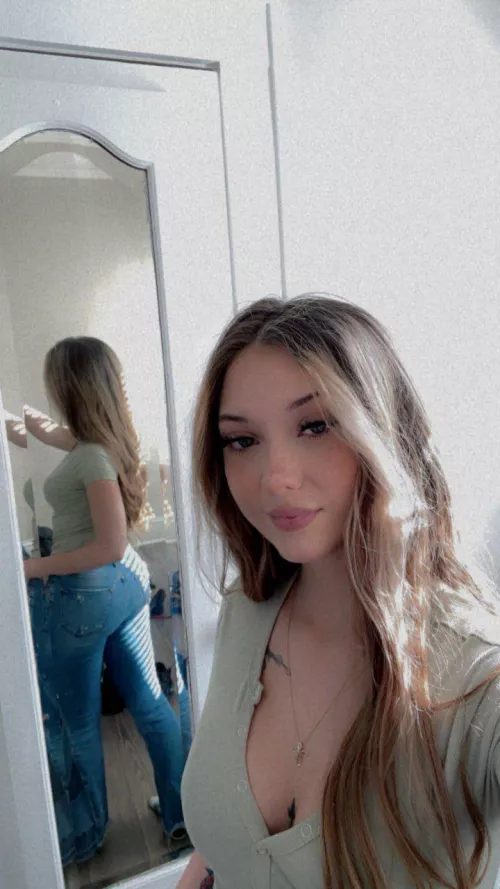 Strawberry lady with a nice butt