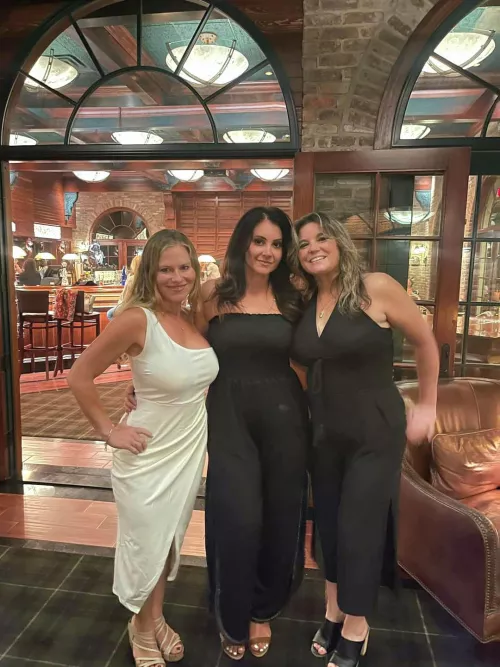 Three Milfs💯🔥