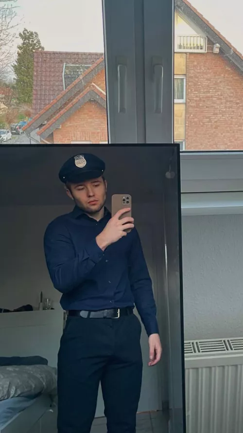 wanna fuck the policement?