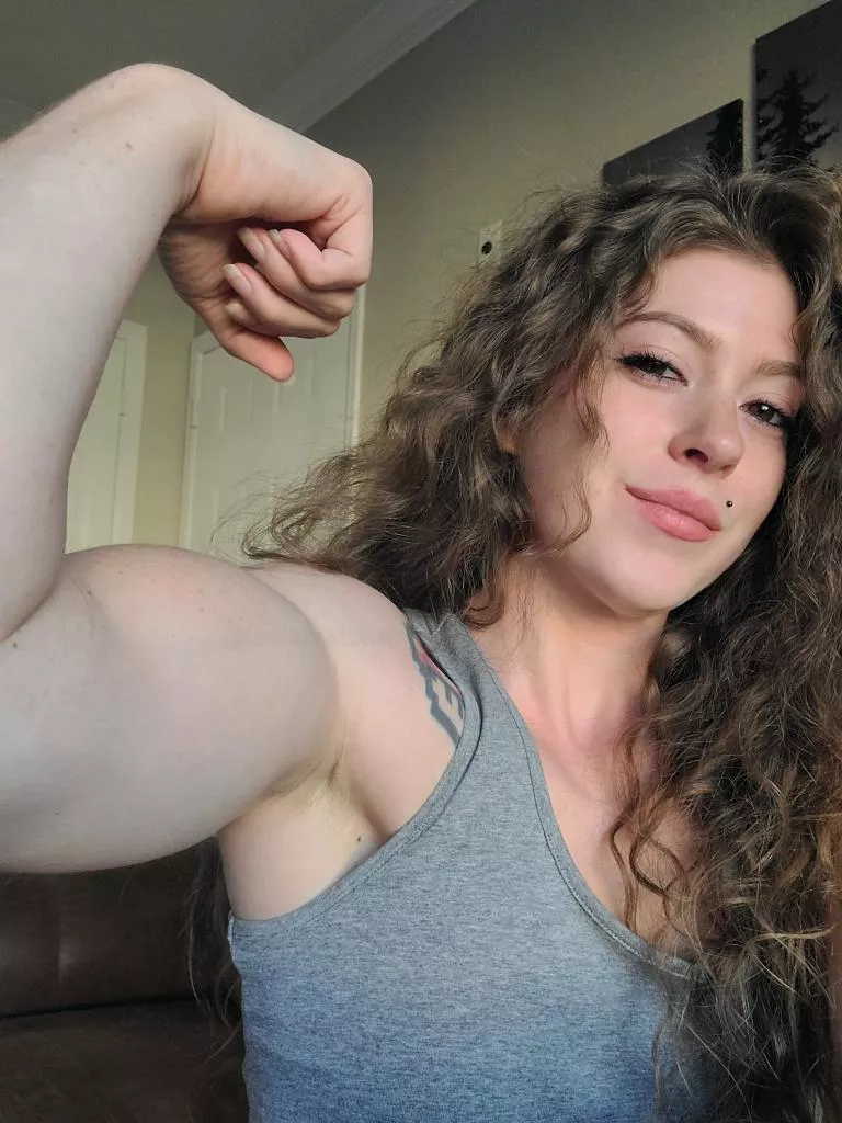 Want to smell my stinky muscle mommy pits?