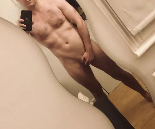 Where do your eyes go first? Say hi…👋