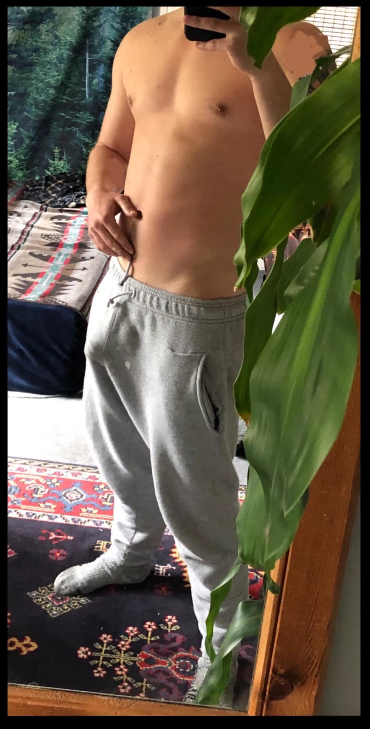 Who here enjoys gray sweatpants szn? 😏 🍆