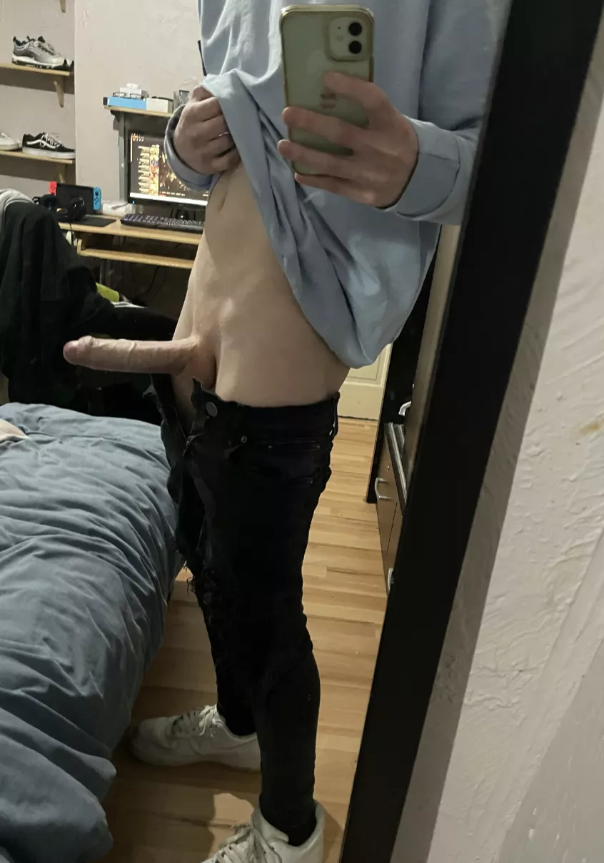 Who's looking for a Valentine? I need one 😈