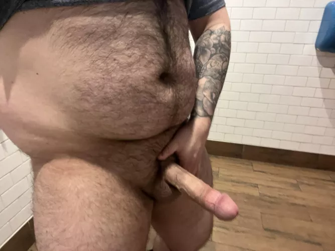 Y’all really seem to like when this delivery guy shows off at work