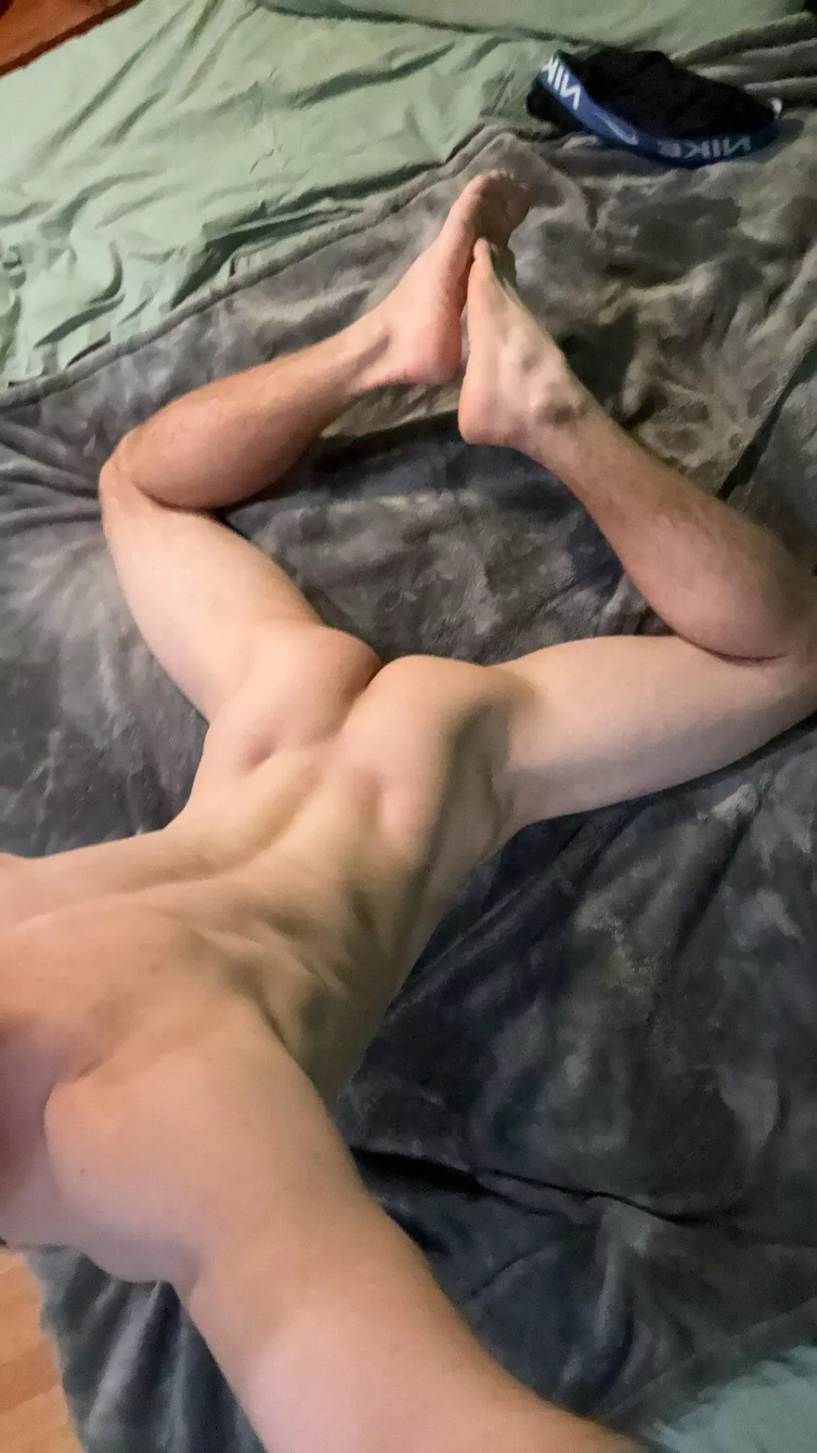 19 fit bottom looking for tops with abs ONLY