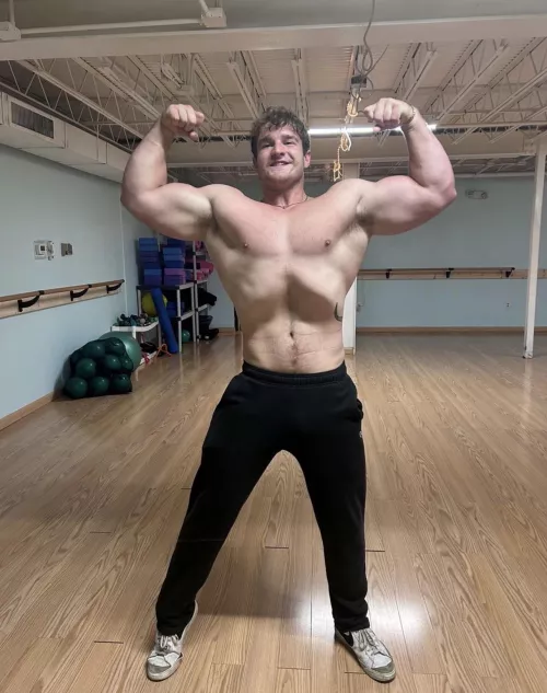 19 m nc total sub. Any rough doms want to roleplay? Snap: schuy03