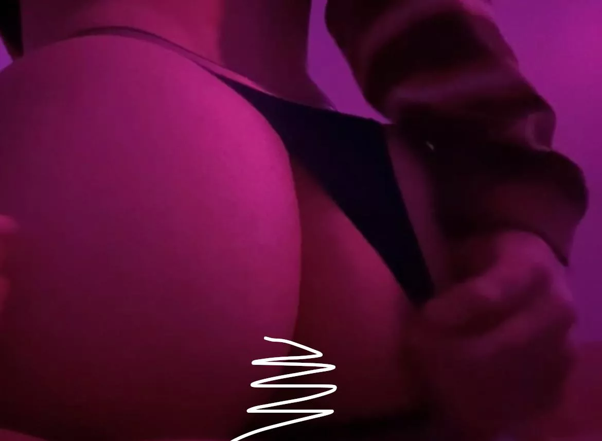 19 smooth femboy. In shape guys hmu. College+ daddy+ big bro+ face+ verbal+ B_B23434