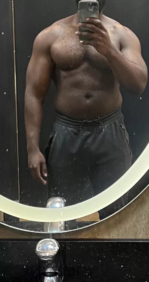 26 bbc need a smooth femboy that loves black dick @jasontee9