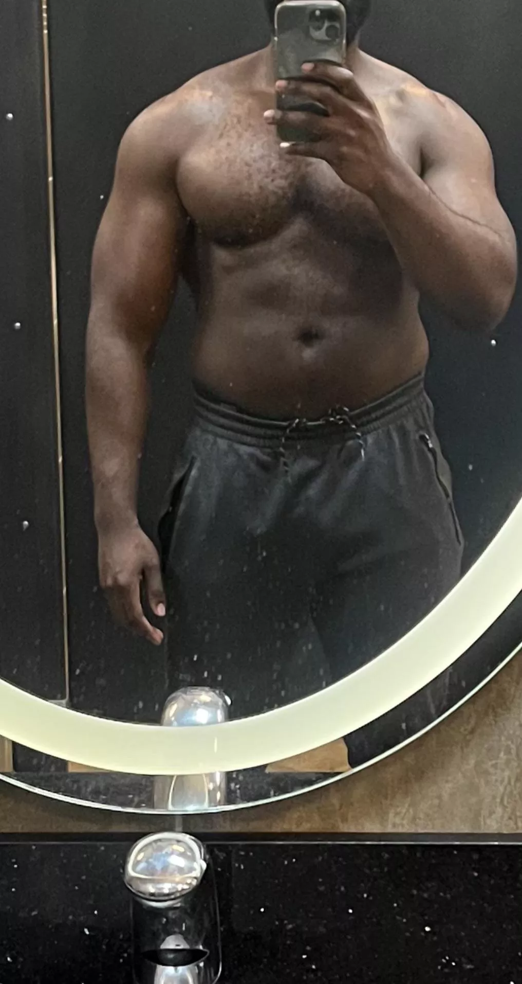 26 bbc need a smooth femboy that loves black dick @jasontee9