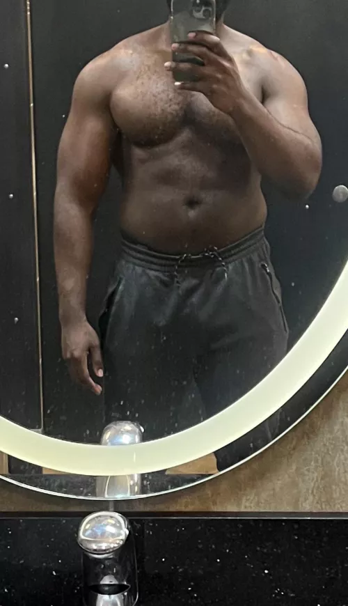 26 need a smooth femboy that loves black dick @jasontee9