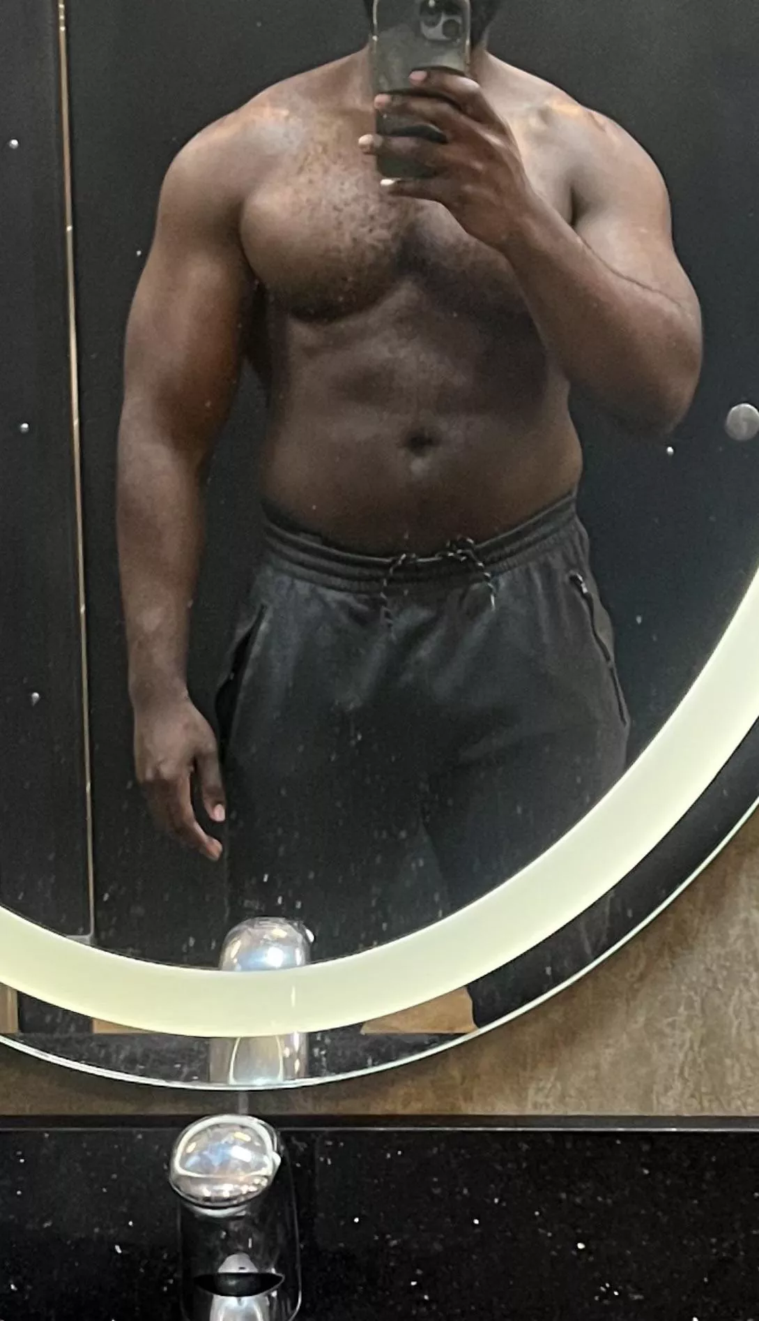 26 need a smooth femboy that loves black dick @jasontee9