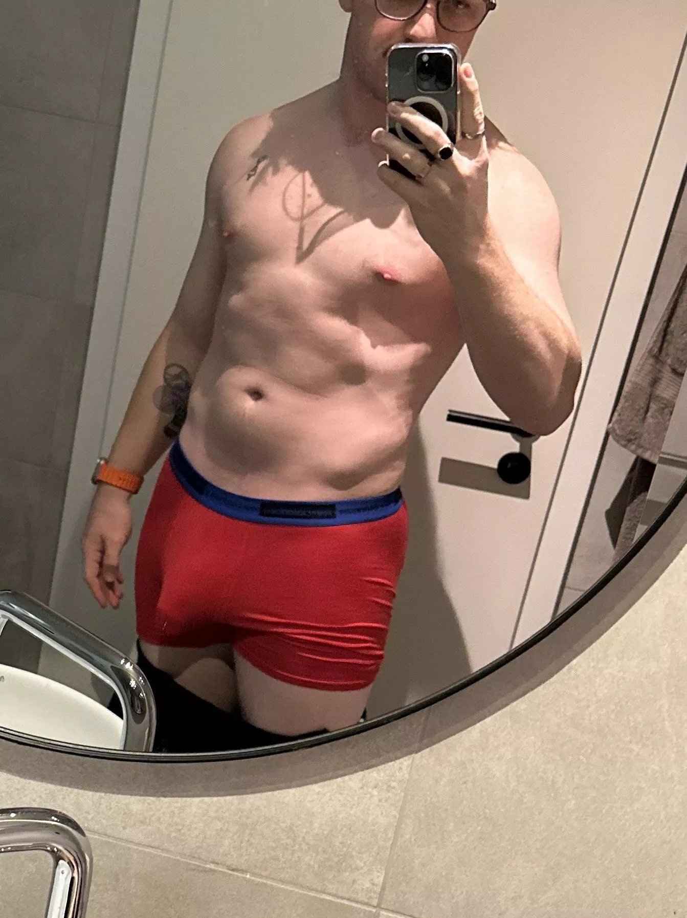 26M hopping to find some interesting friends.