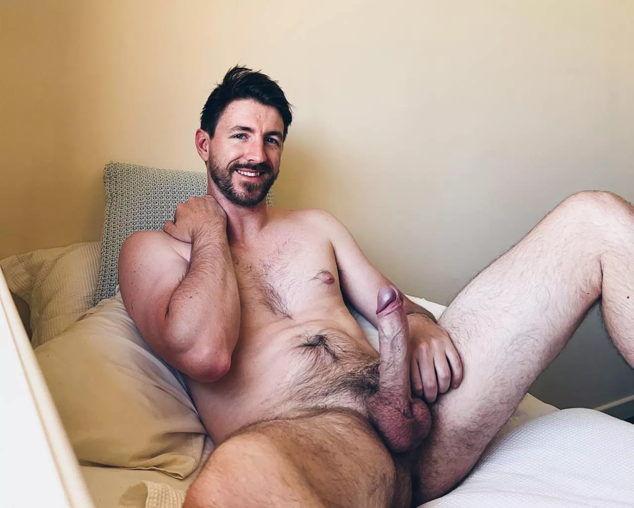 [33] Urgently seeking: Valentines date! Apply within