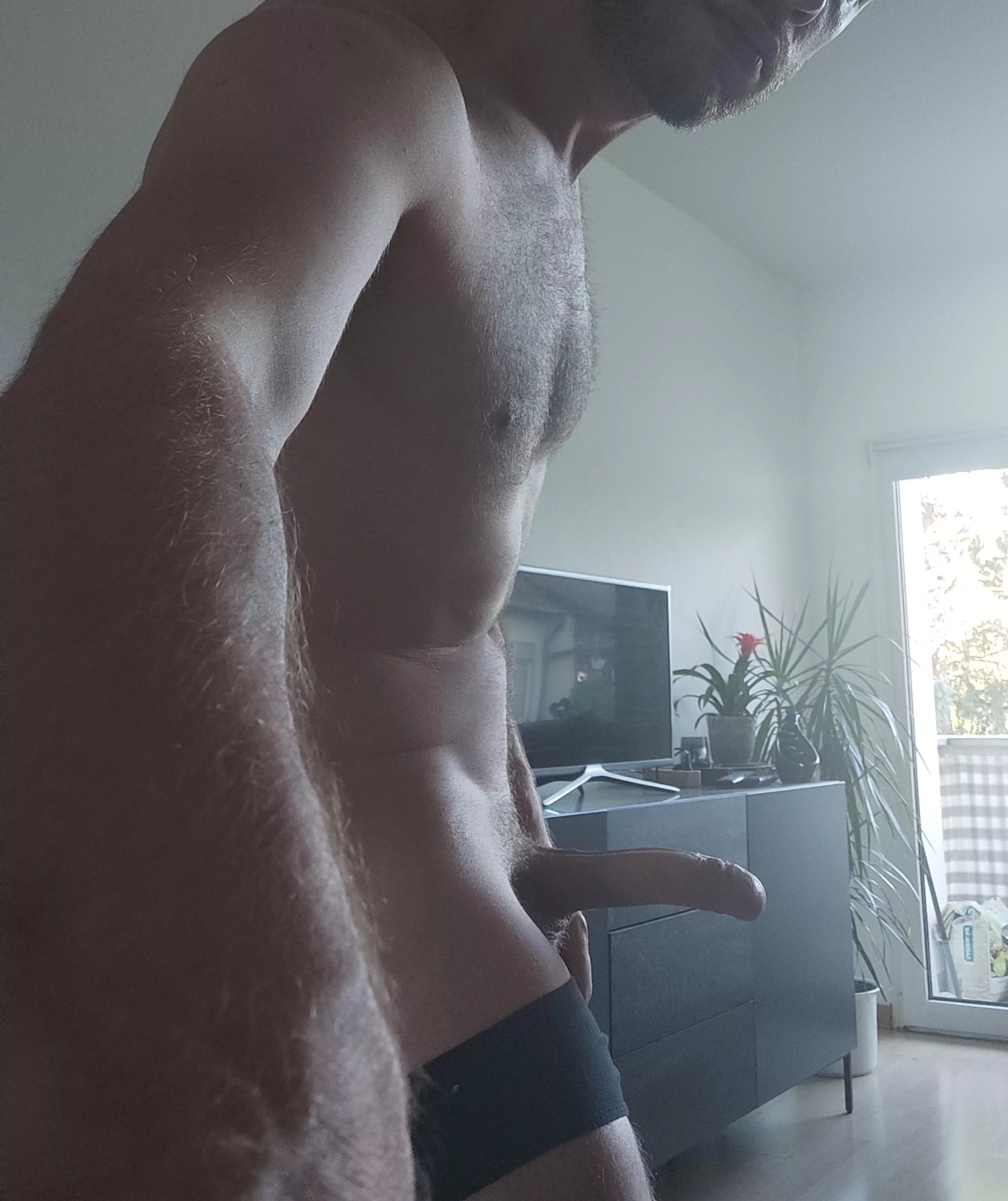 [35] Do you like blonde, hairy and huge? 🥵😈