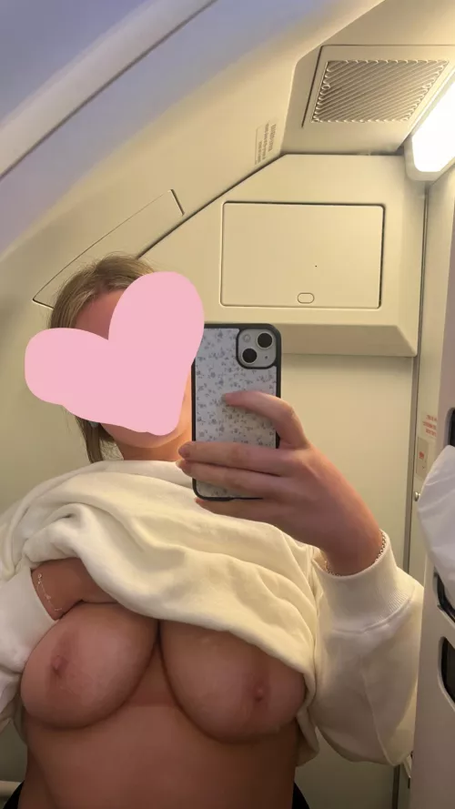 airplane boobie (f)