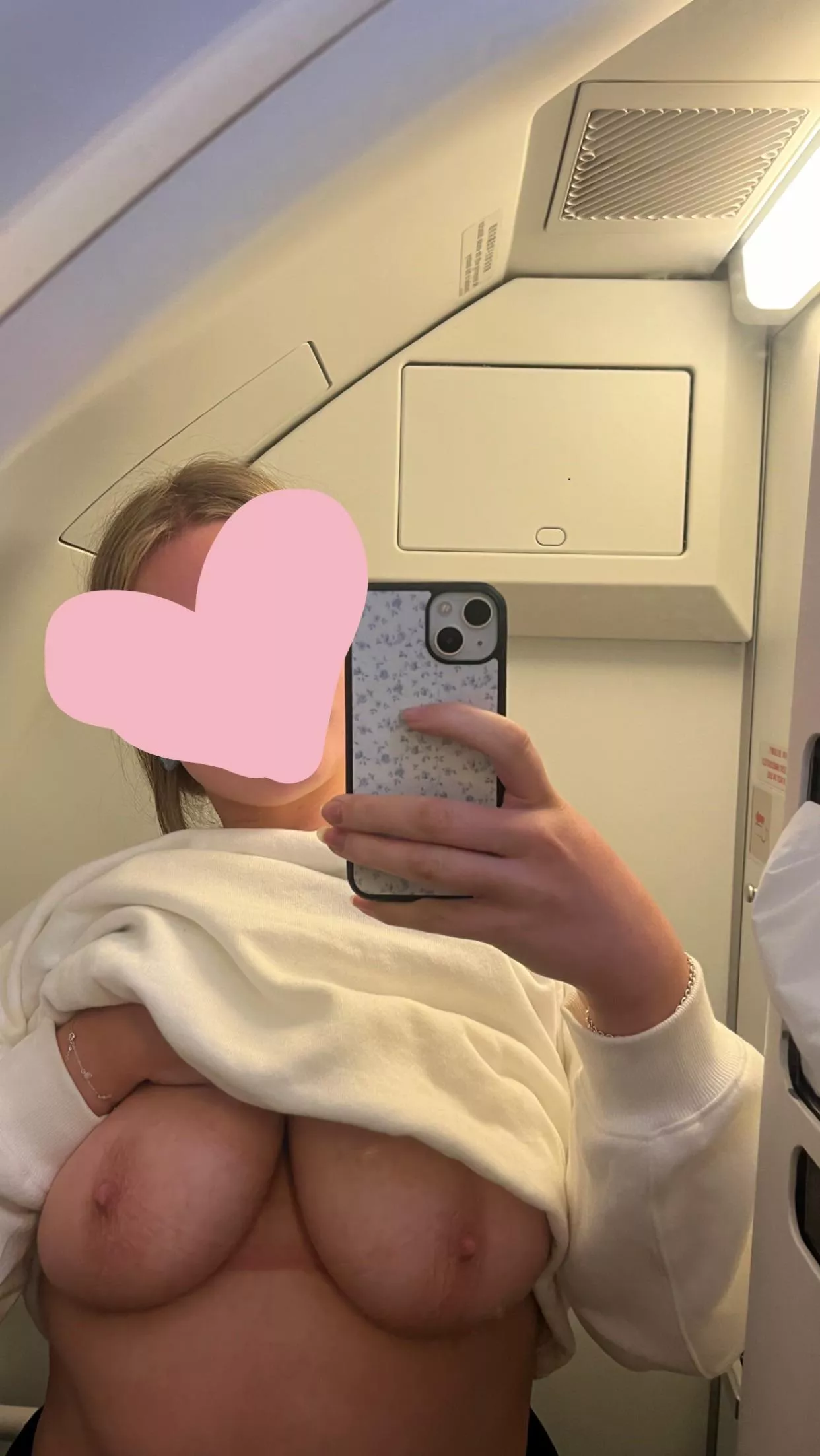 airplane boobie (f)