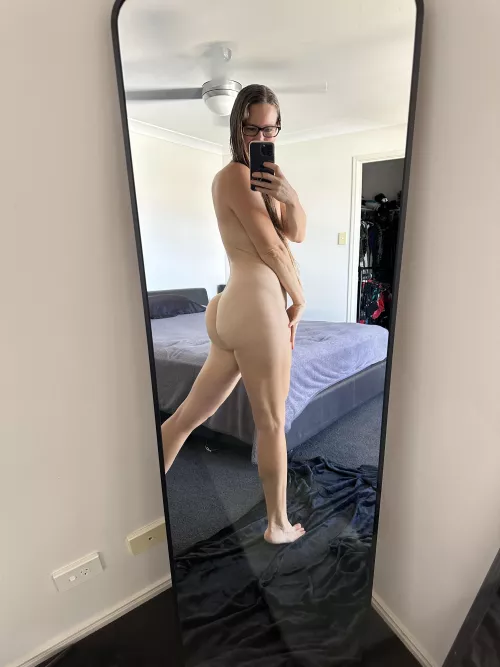 Always got to check out that booty with those long legs