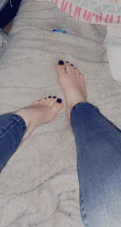 Anyone like my feet??