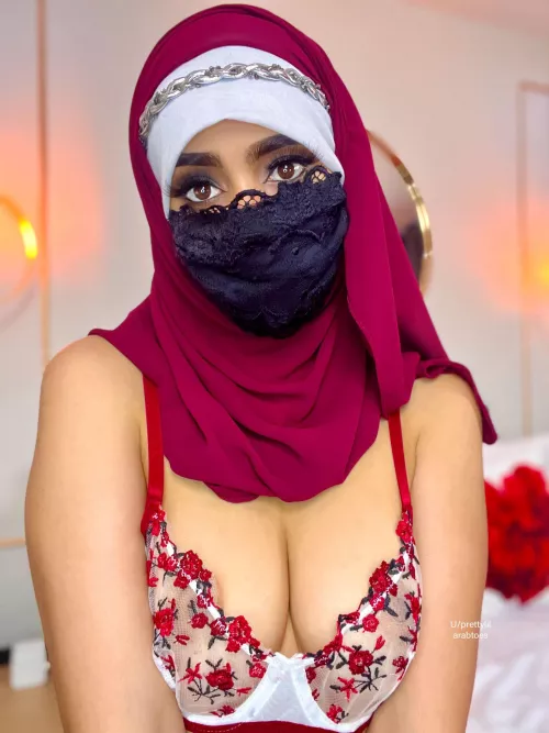 Are there still some guys into natrual boobs..