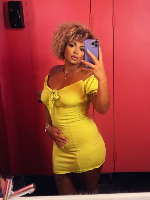 Babe meet me tonight in my hotel