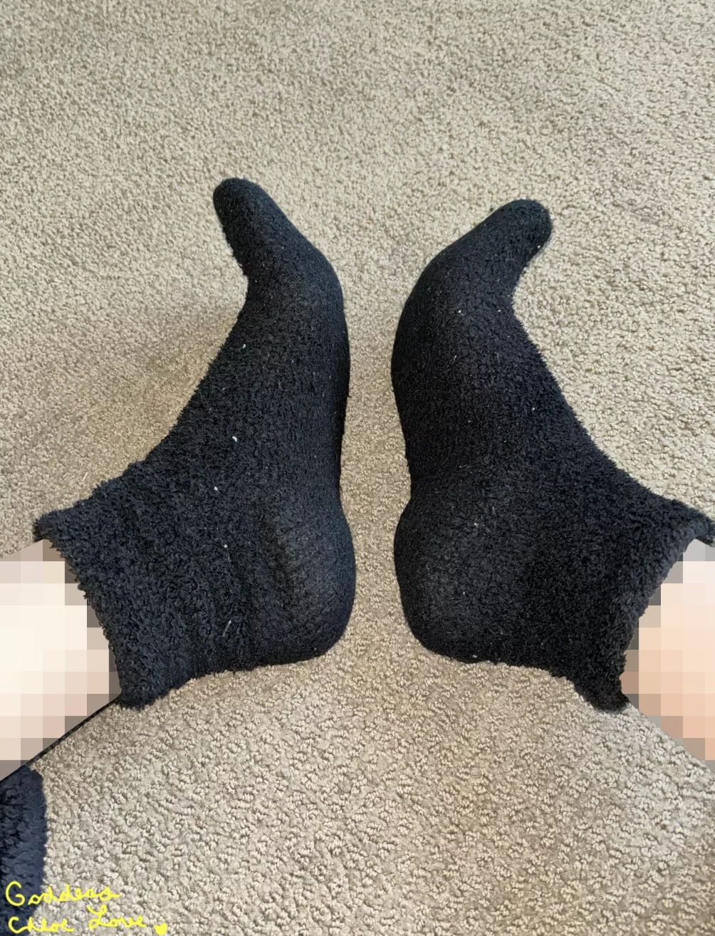 [F]23 smelly fuzzy socks
