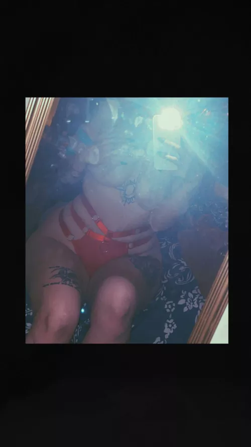 Guess who’s back with the topless cleaning 🧼