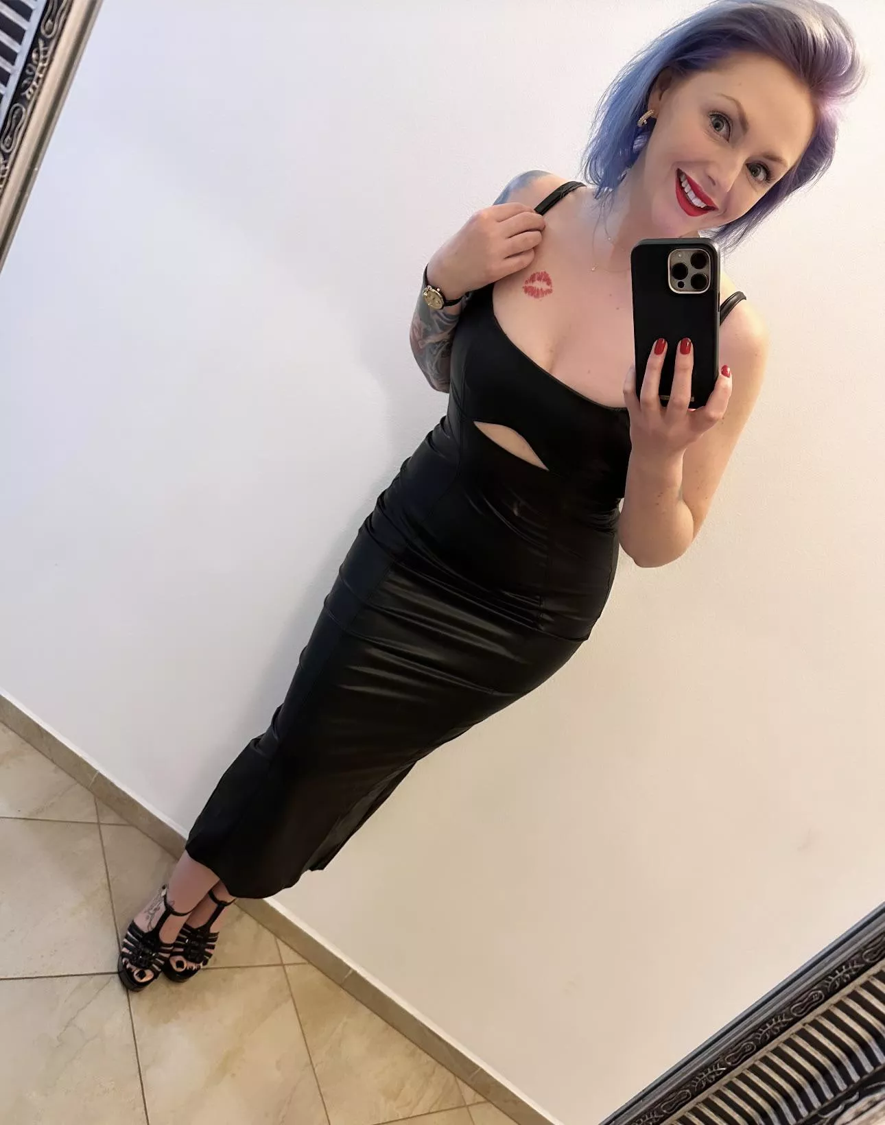 Happy Thursday my leather lovers