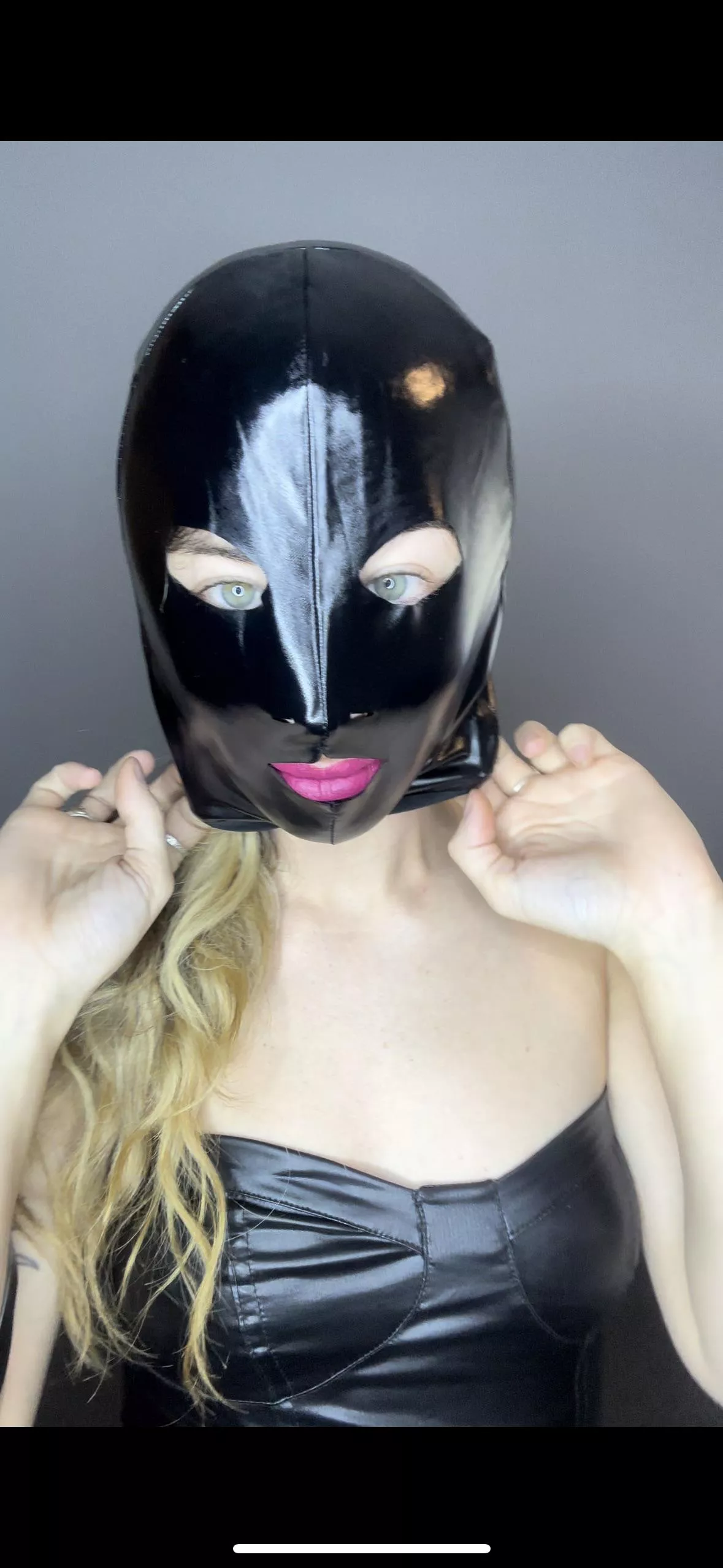 Hi Loser. What are you doing that you're not talking to me?