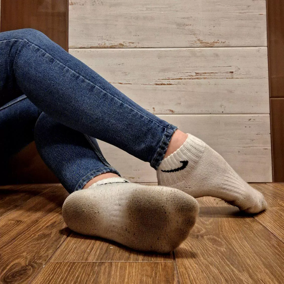 How bad do you think they smell? [f]