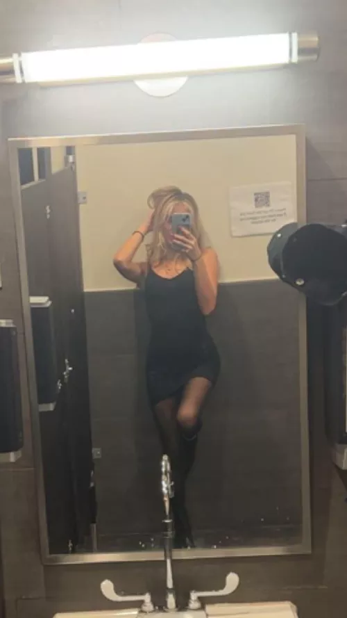 I felt the need of taking this pic! I love my outfit ❤️‍🔥❤️‍🔥