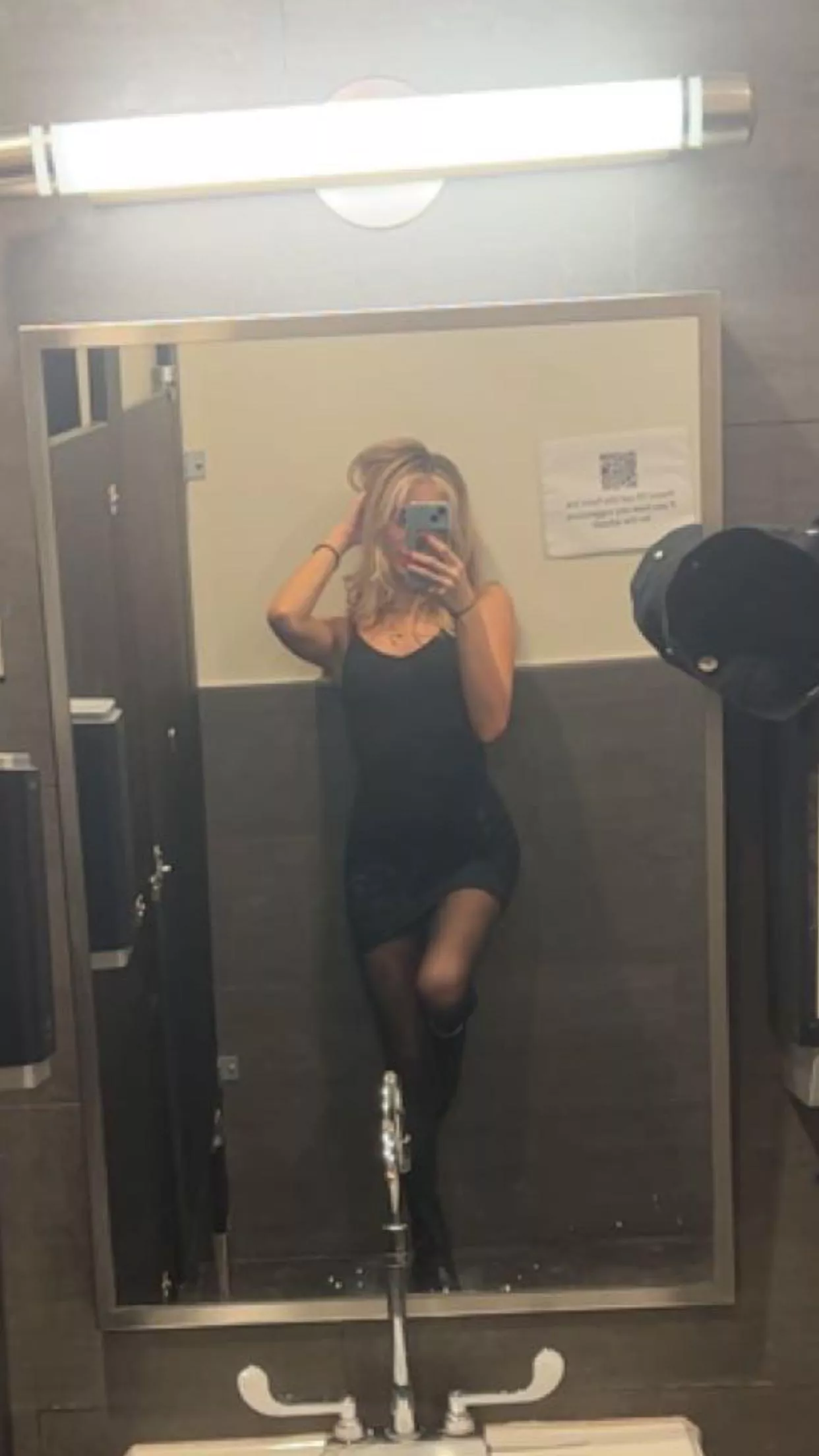 I felt the need of taking this pic! I love my outfit ❤️‍🔥❤️‍🔥