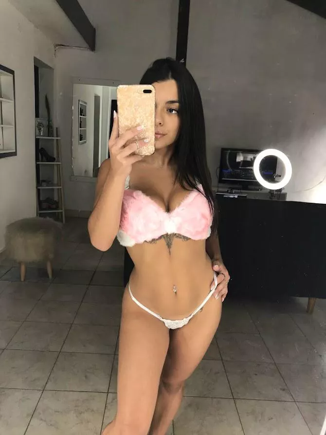 I hope you'll kiss me on the lips after our first date 😉25F