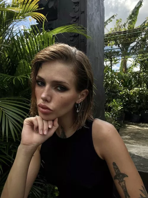 I put on makeup to have breakfast alone