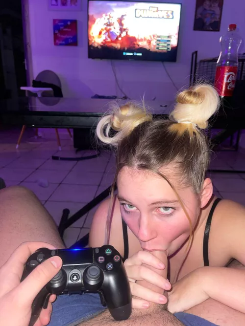 I sucked off a fan after he broke up with his girlfriend while he was playing...