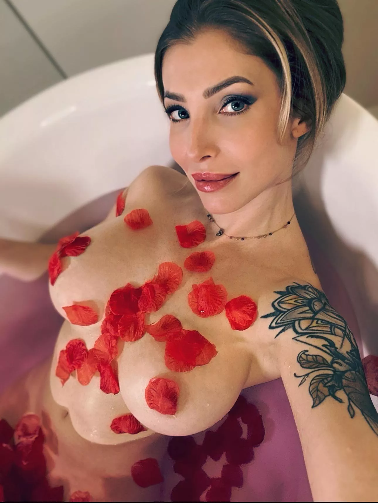 I'm waiting for you in my bath