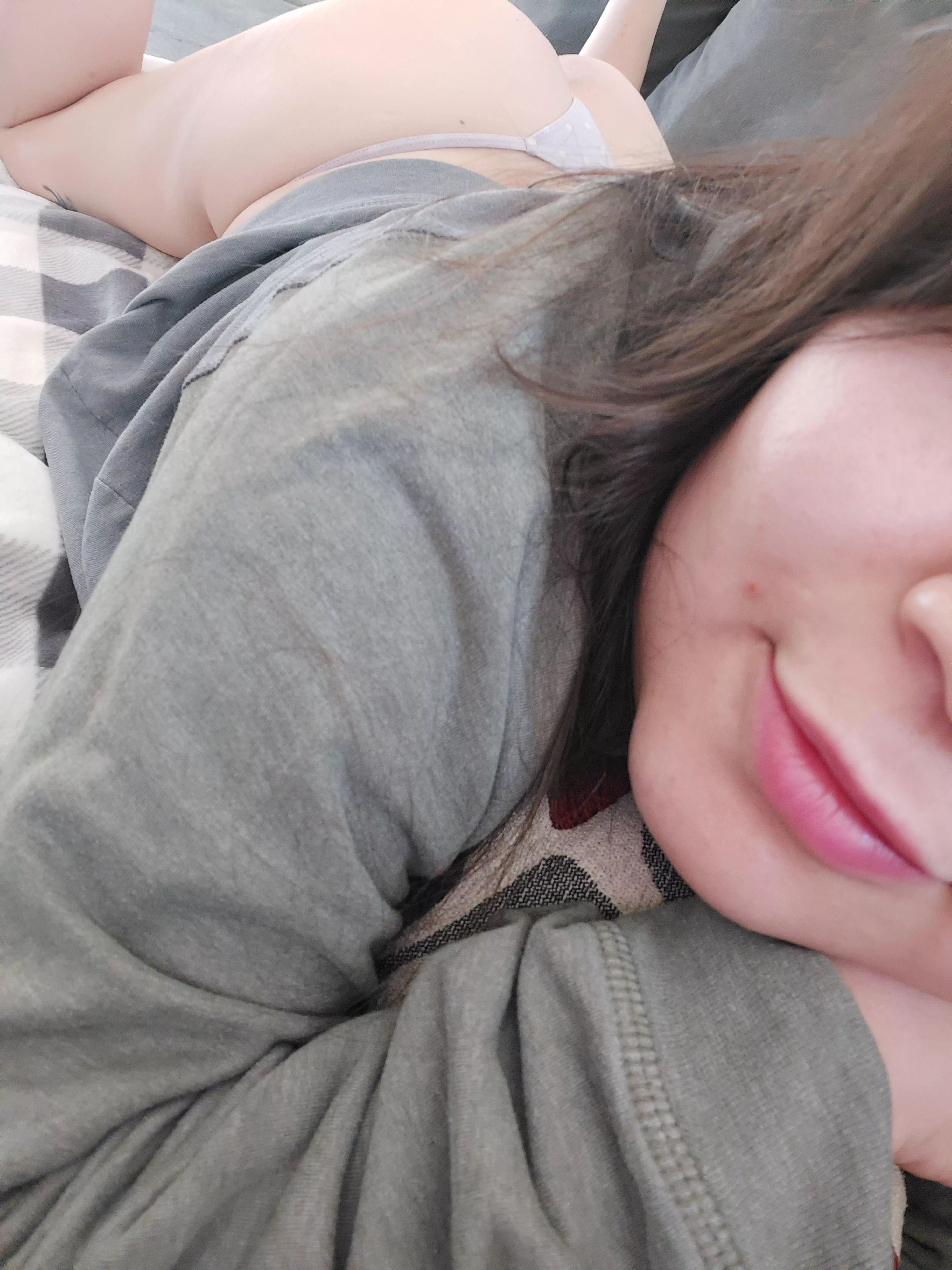 Let me suck you off while you rub my ass