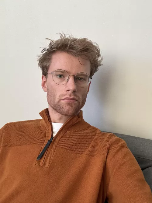 Looking for chats hmu! :)