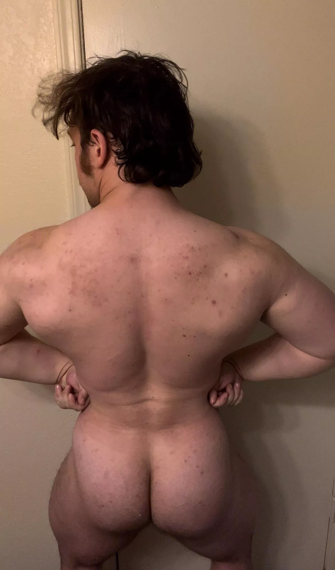 Love a good stretch after leg day 😜