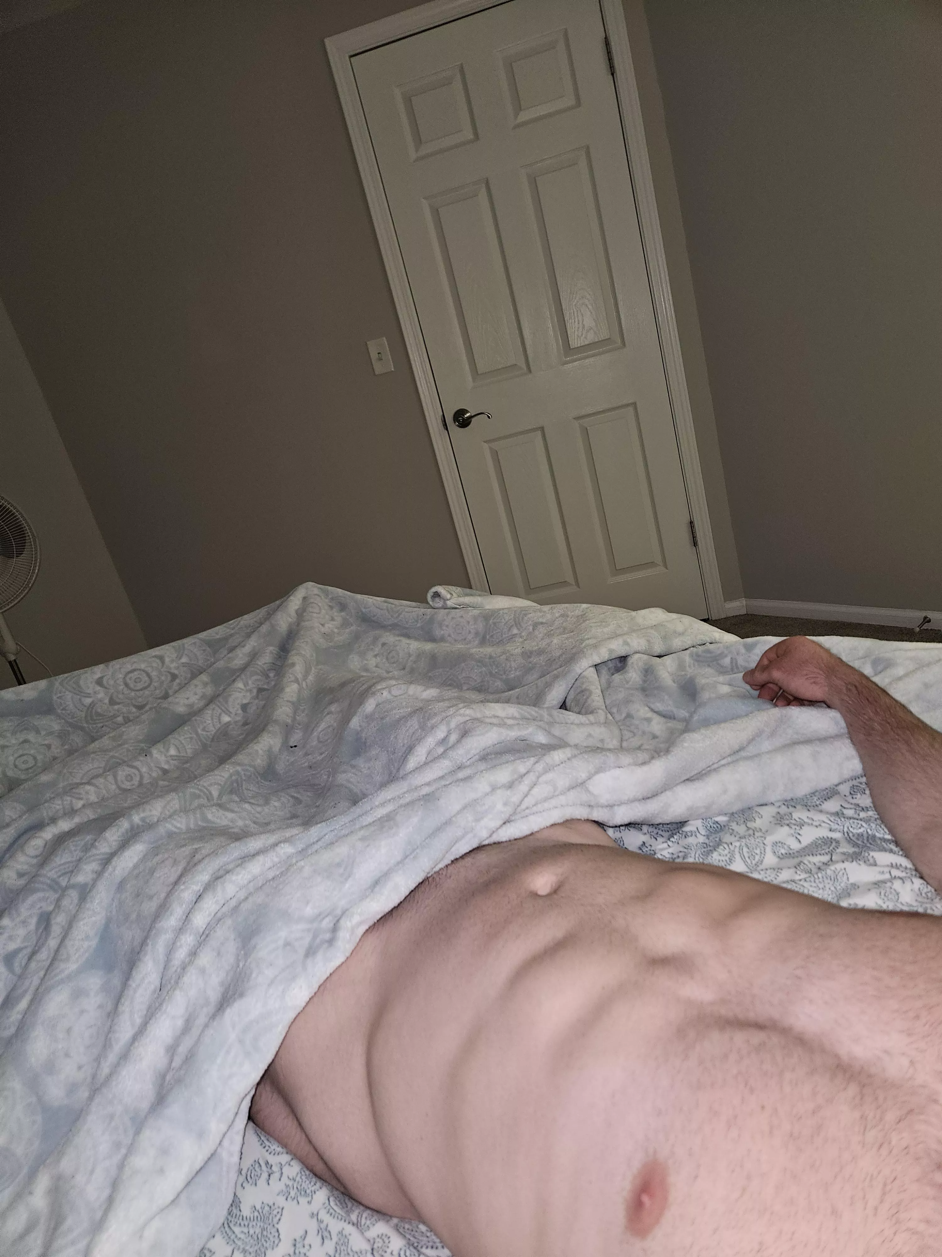 (M) some rest after a great chest/shoulders workout! 💪