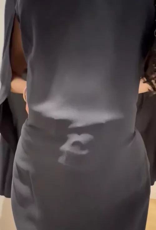 My belts are always visible when I wear tight dresses😫😫