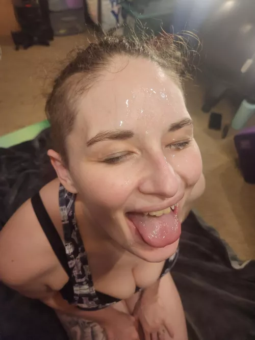 the best face cream a person could ask for, keeps my skin glowing