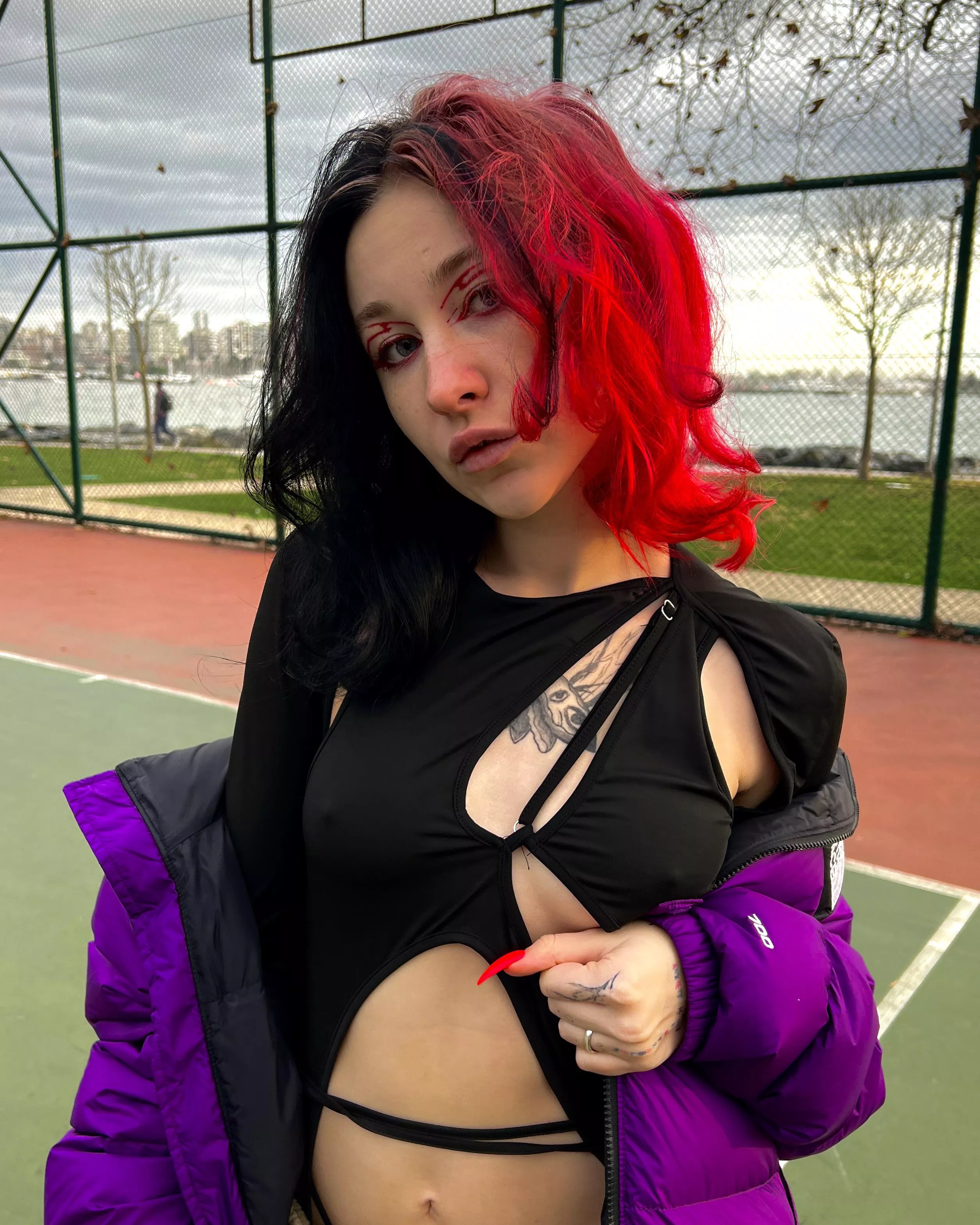 There's no need for a bra🤭