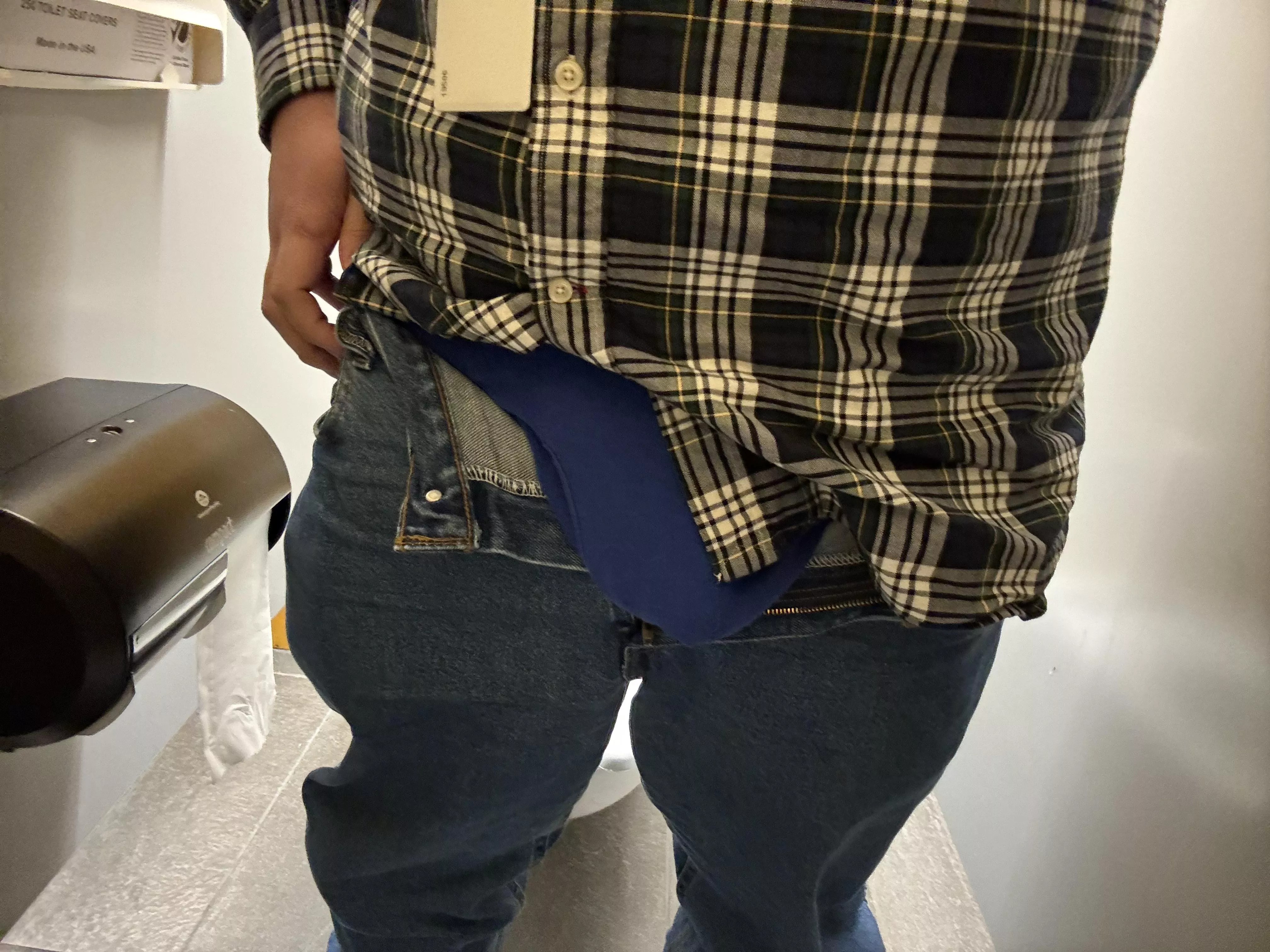 Thick dude. Thick cock. 