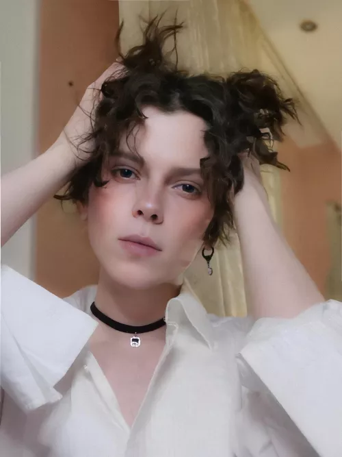 Wearing a choker is like wearing a secret