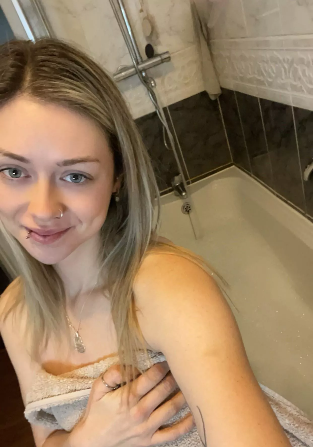 Which redditor is going to cum and fuck this blonde