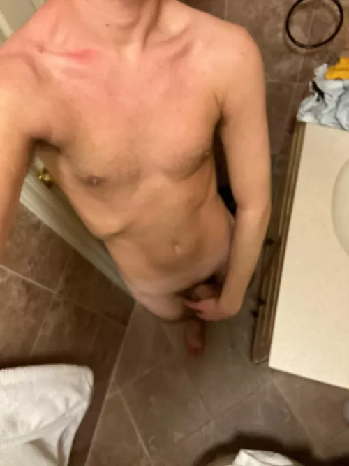 24 ny twink showerin message me older+++